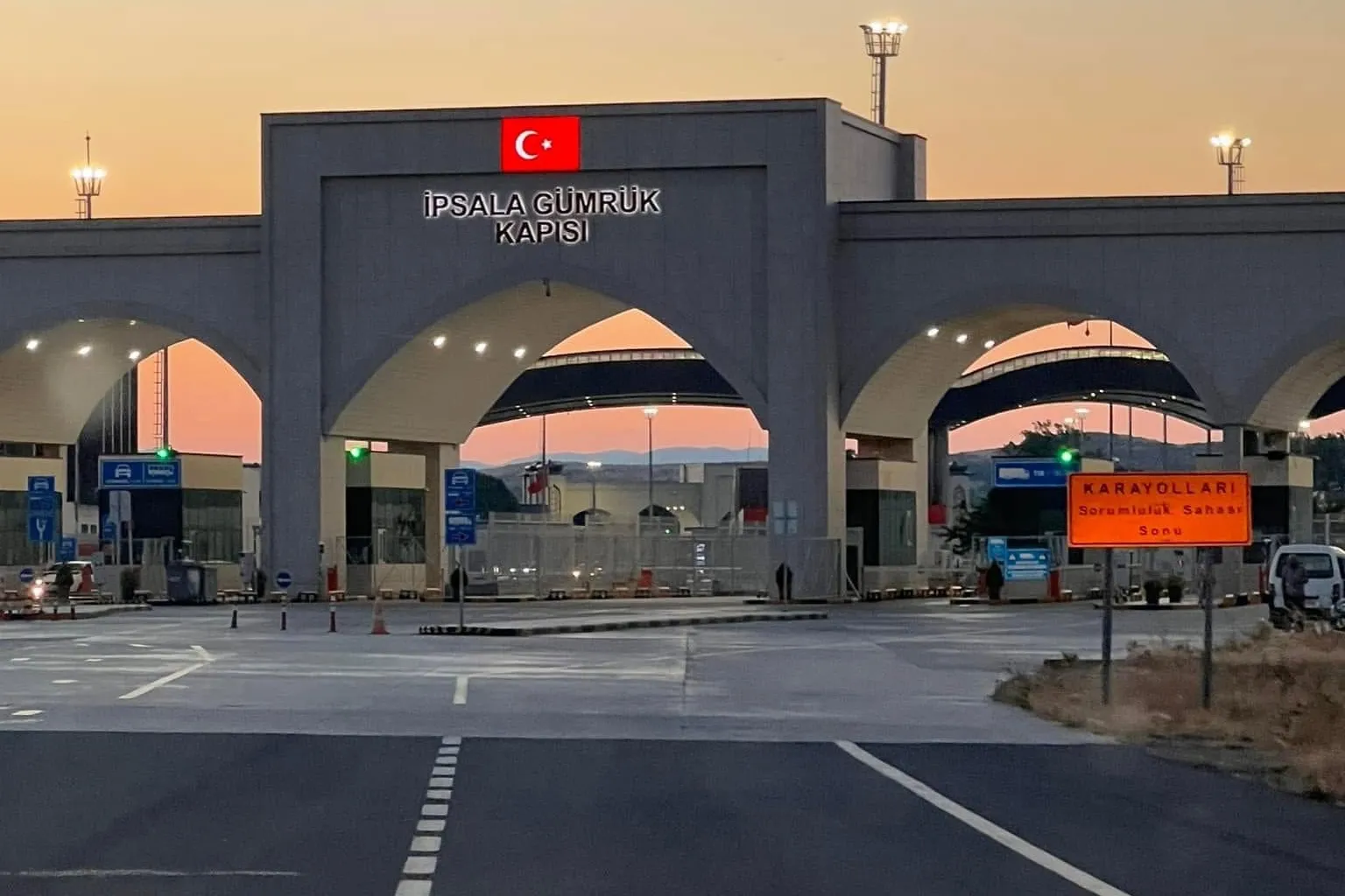 İpsala Gümrük Kapısı'nda 20 gümrük memuruna operasyon