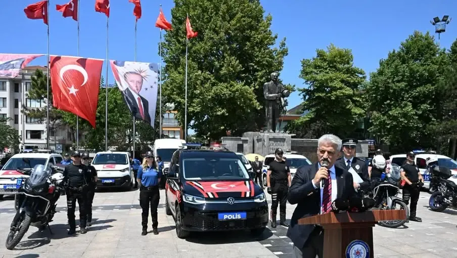 Düzceli hayırseverler Emniyet Müdürlüğü'ne 24 yeni araç bağışladı