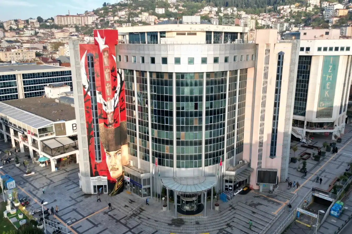 İzmit Belediyesi'ne soruşturma! Başkan Hürriyet dahil 31 gözaltı!