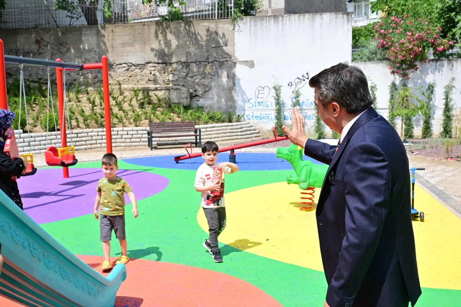 Bursa Yıldırım'da parklara yaz bakımı