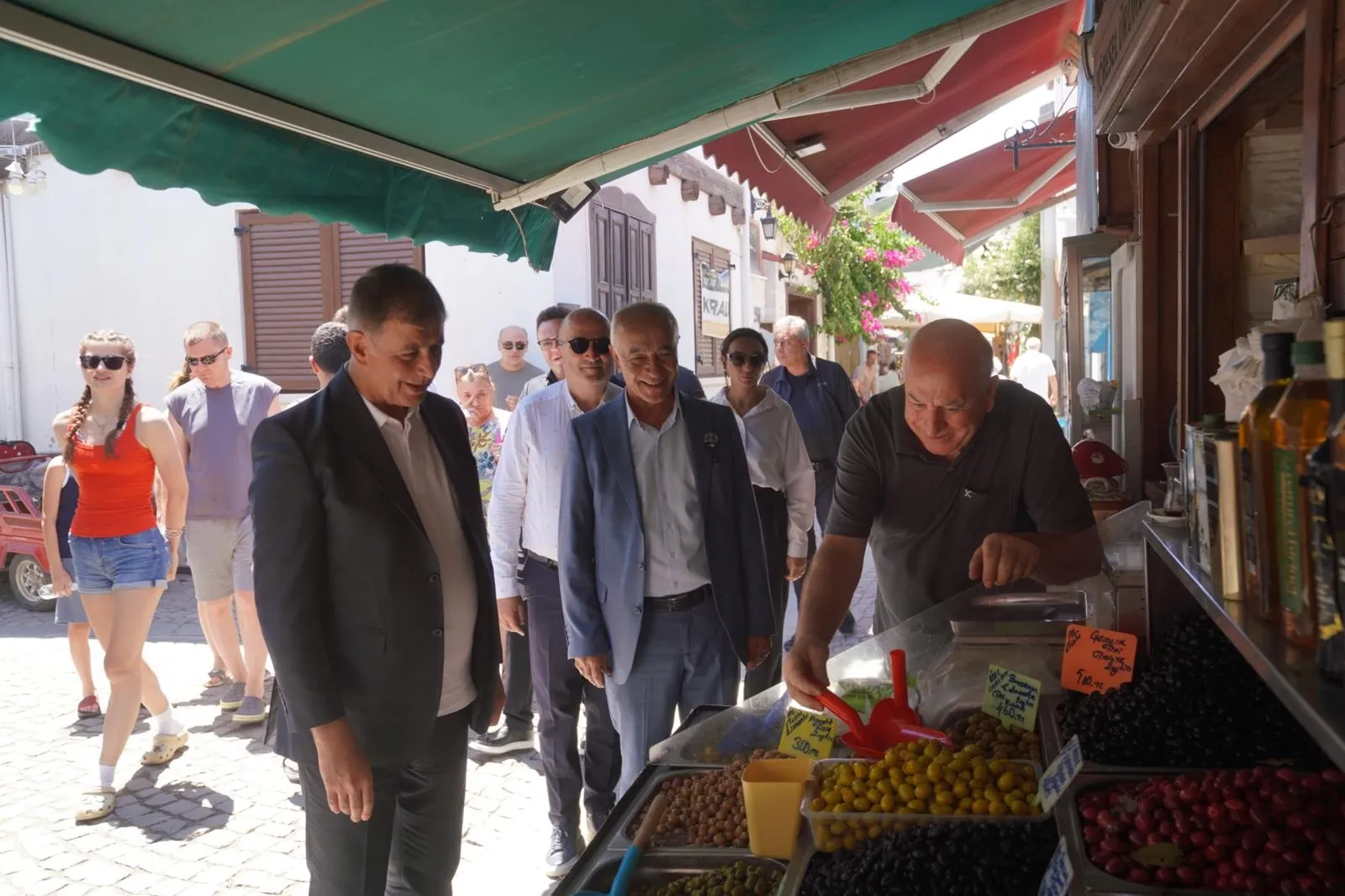 İzmir'de Seferihisar'a hizmet ve yatırım vurgusu