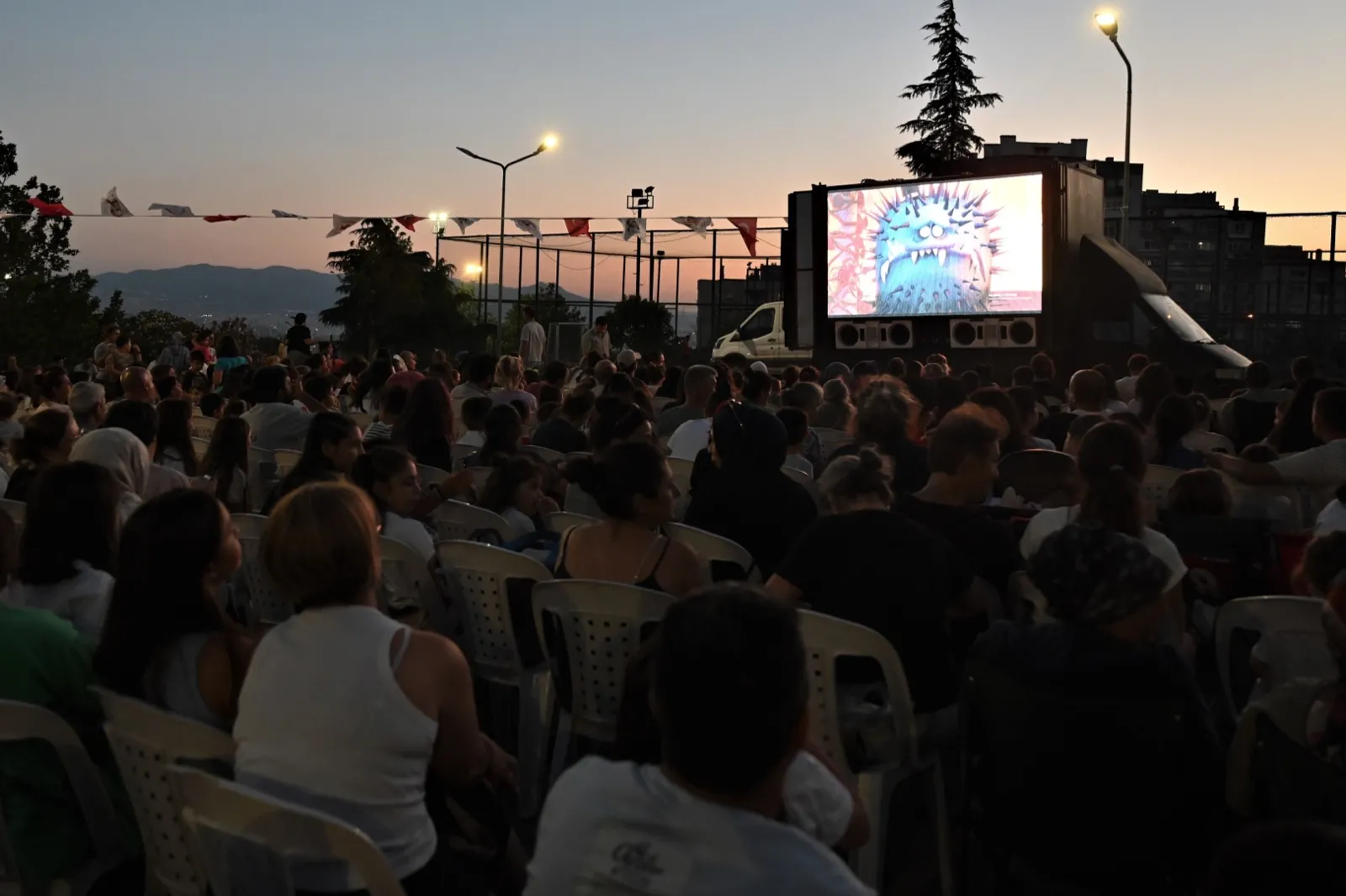 Bornova'da açık hava sinemasına büyük ilgi