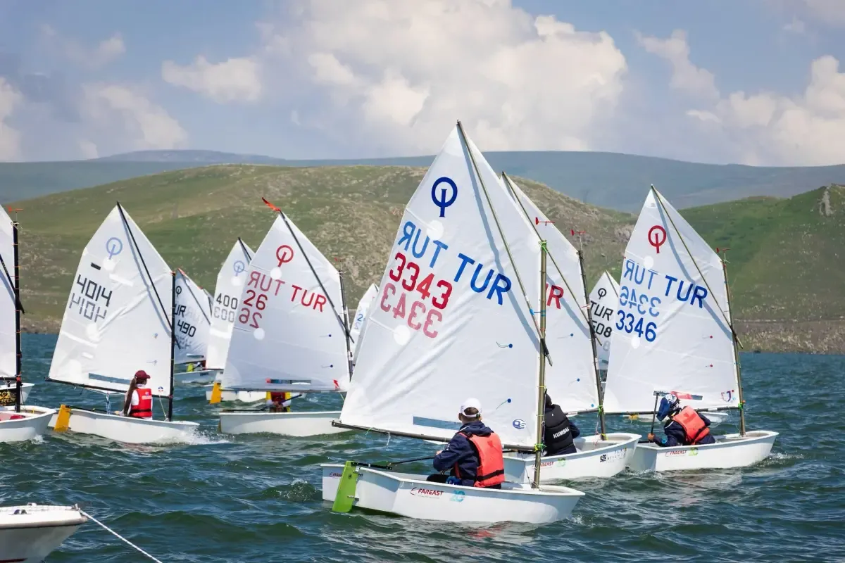 Kars Yelkende de varım dedi: Çıldır Gölü'nde tarihi başlangıç