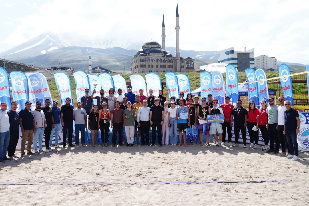 Erciyes Plaj Voleybolu Turnuvası büyük heyecan yaşattı