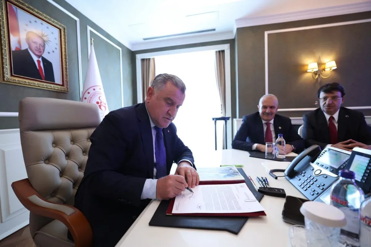 Van'a 20 bin kişilik yeni stadyum ve yaşam kompleksi için imzalar atıldı
