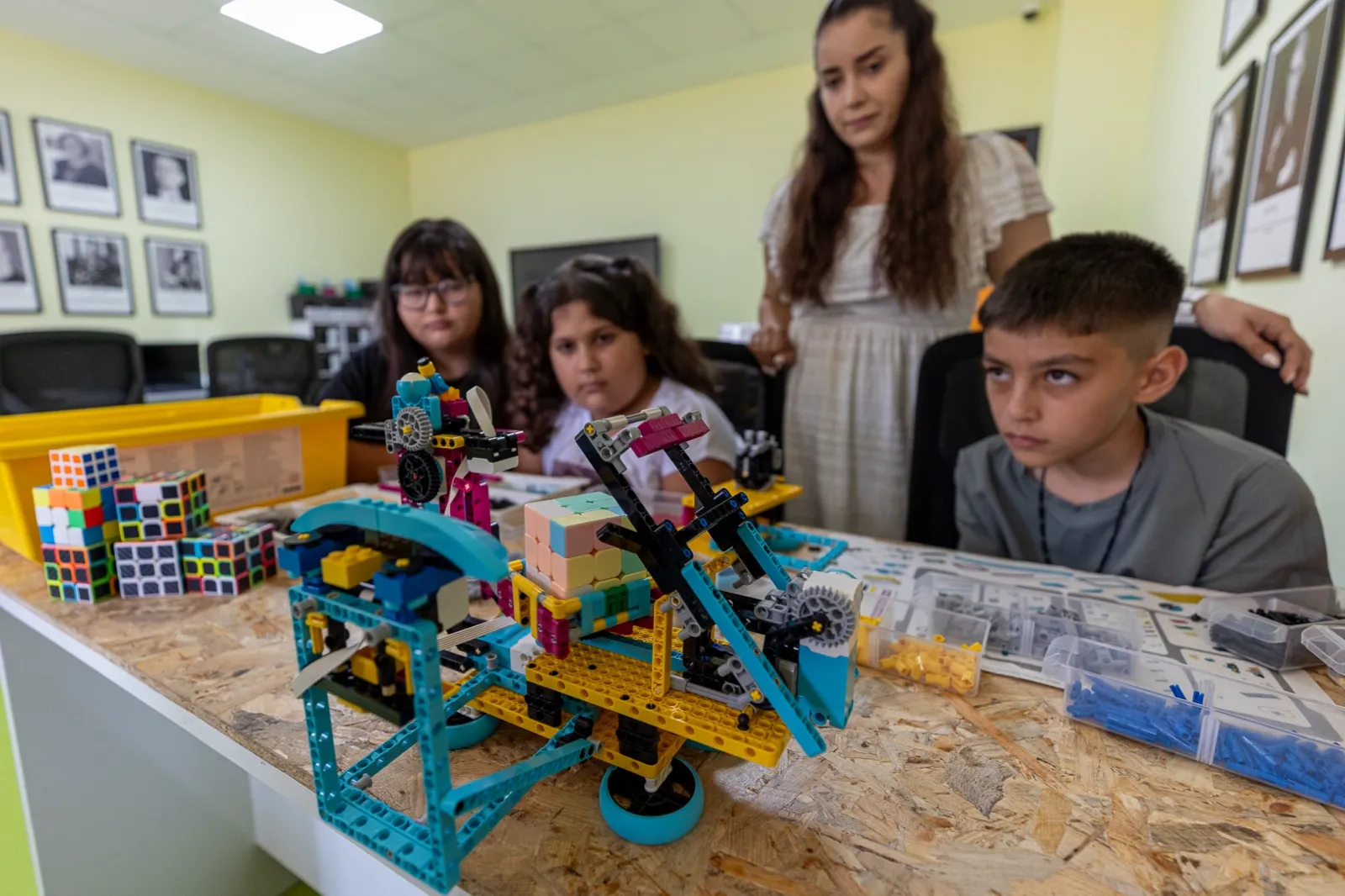 Minik mucitler robot tasarladı