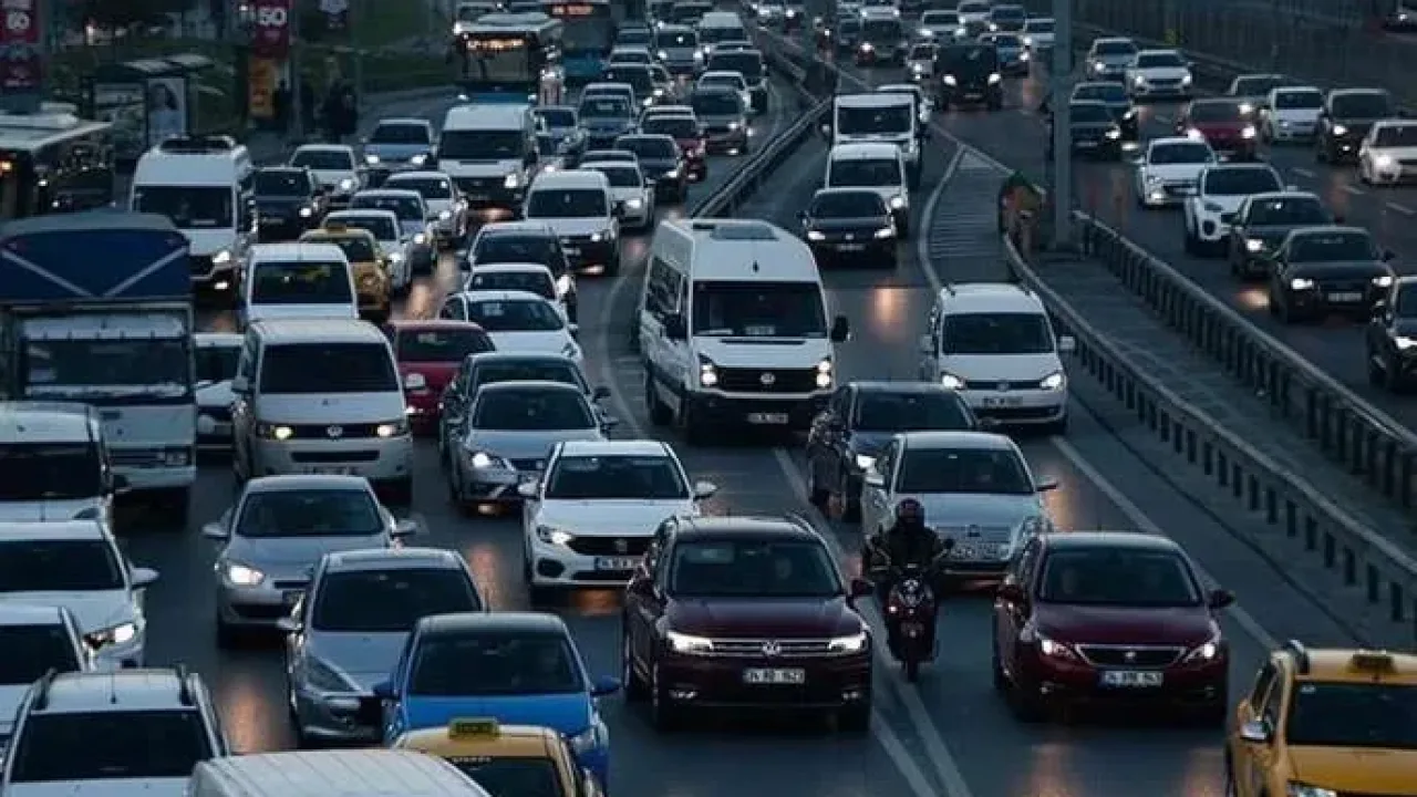 Yedi ayda 1,17 milyon araç tescil edildi, gri renk önde