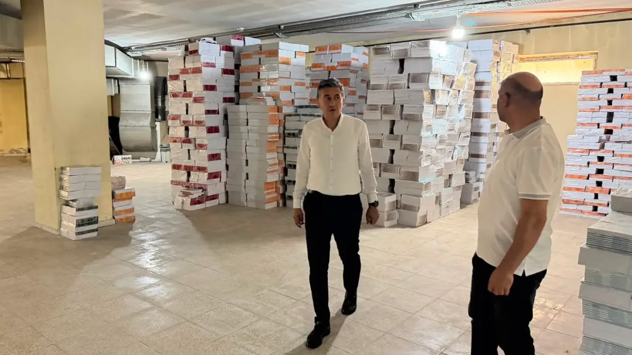 Ağrı'da yeni dönem ders kitapları depoya ulaştı