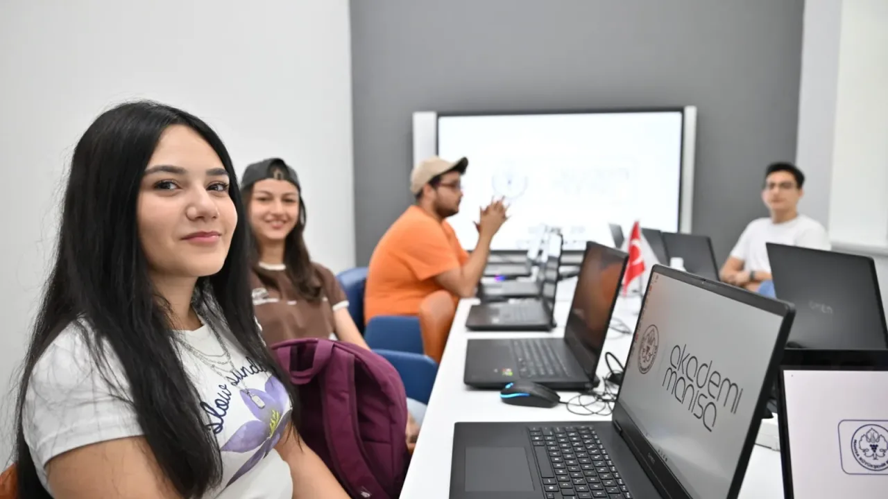 Akademi Manisa’da eğitimler başladı