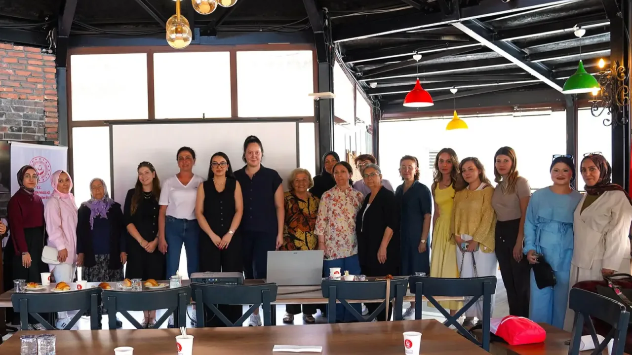 Ankara Keçiören'de 'yaşam boyu değişen rollere uyum' semineri