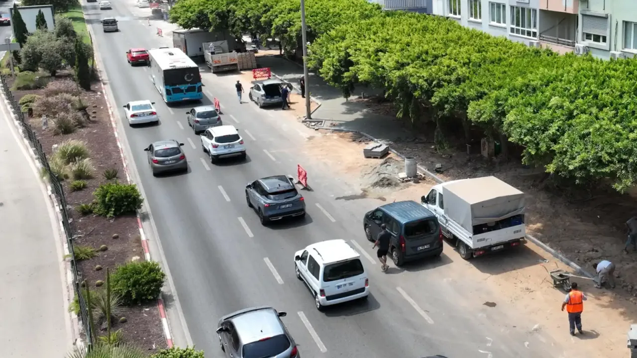 Antalya’da bulvarlar modern görünüme kavuşuyor