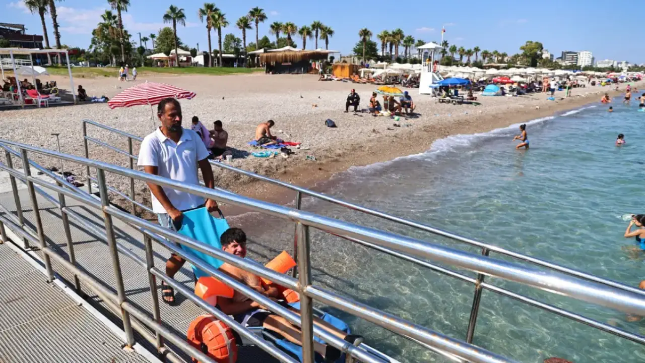 Antalya'da engelli plajlarına ilgi artıyor