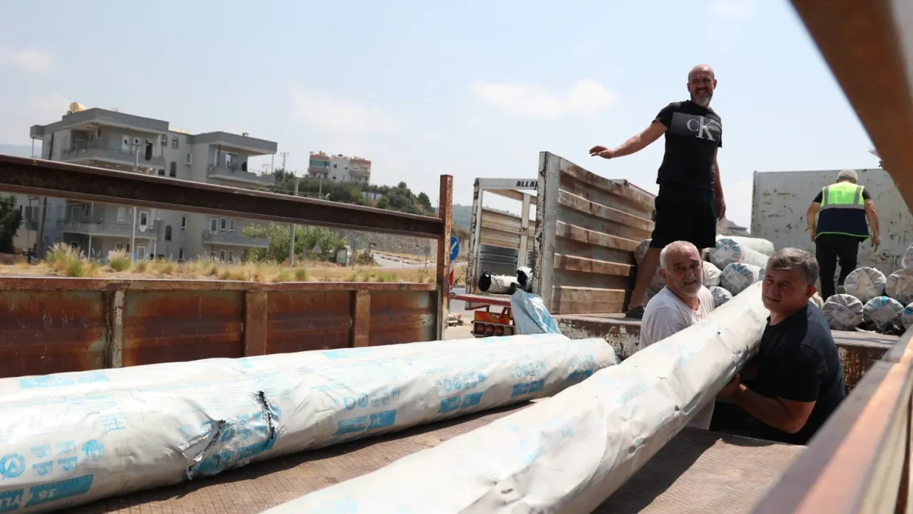 Antalya'da yangın sonrası çiftçilere sera naylonu desteği