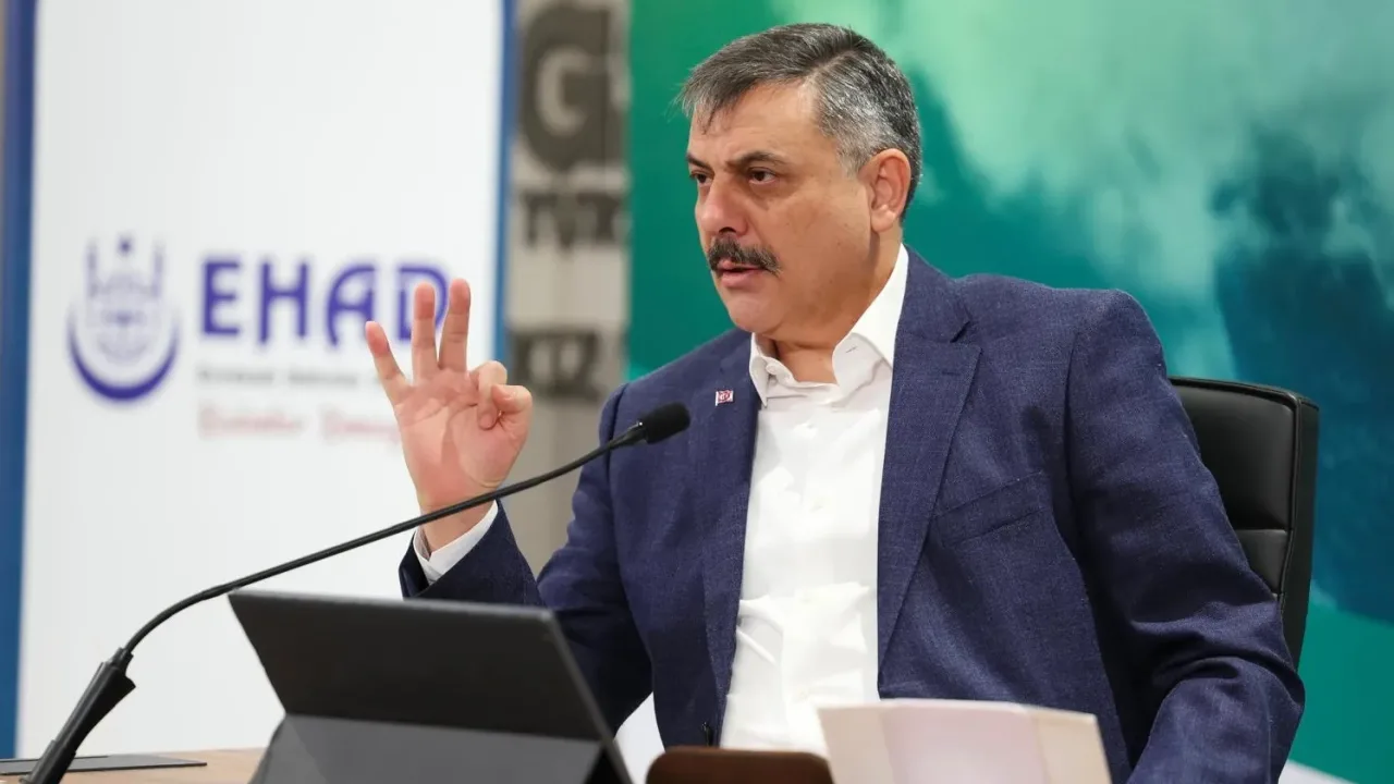 Çiftçi, Hafızlar Derneği kapanış töreninde gençlerle buluştu