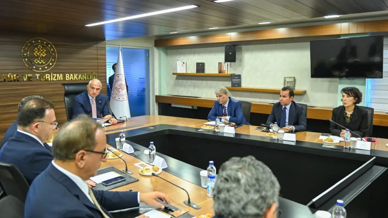 Bakan Ersoy, hizmet ihracatında yeni hedefleri değerlendirdi