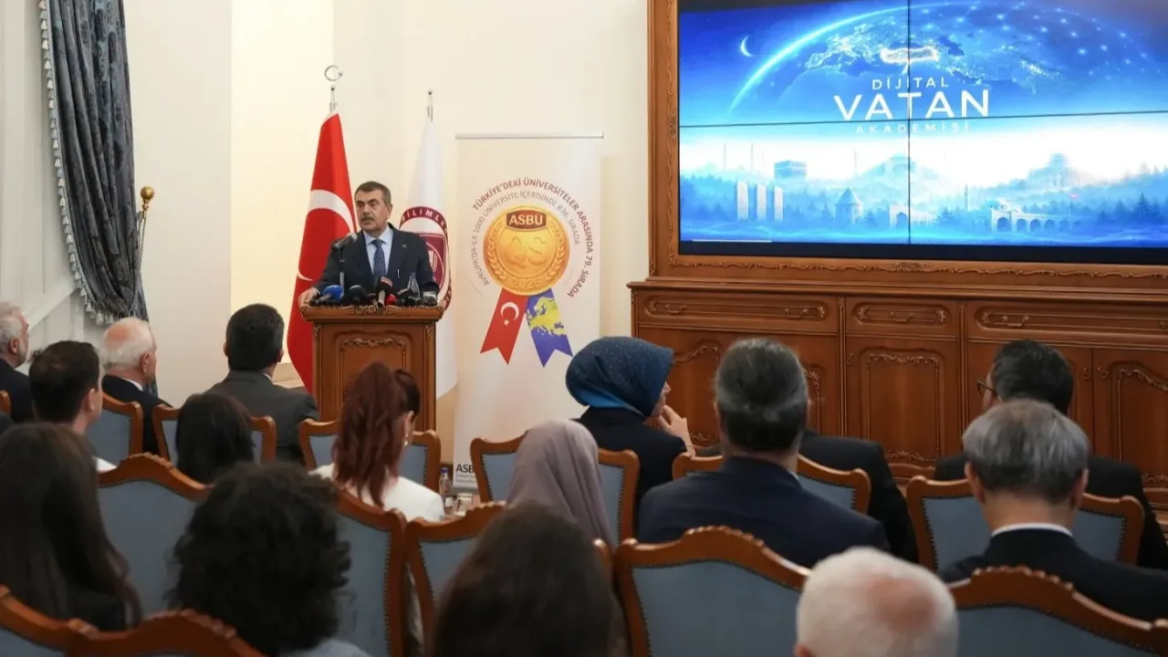 Bakan Tekin, Dijital Vatan Akademisi'nde ders verdi