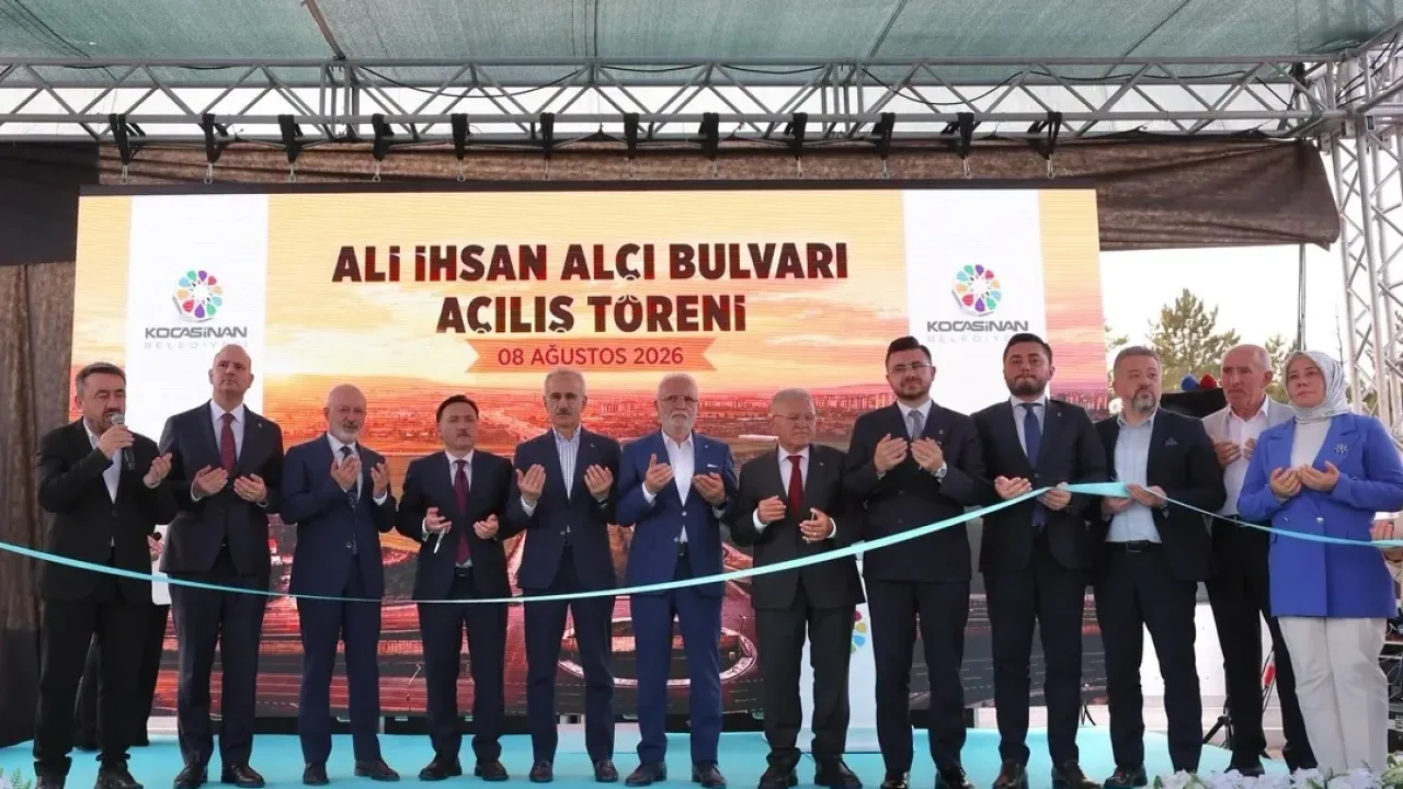 Bakan Uraloğlu'ndan Memduh Çolakbayrakdar'a övgü