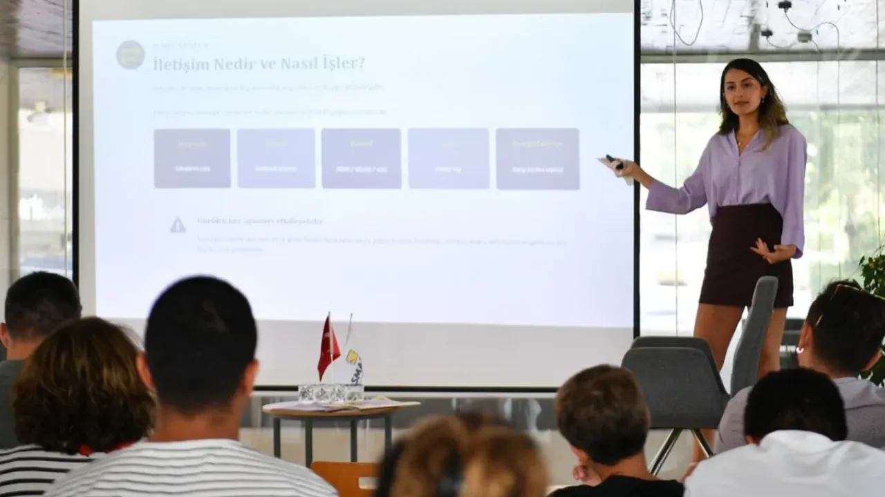 Beylikdüzü'nde geleceğin iletişim becerileri konuşuldu