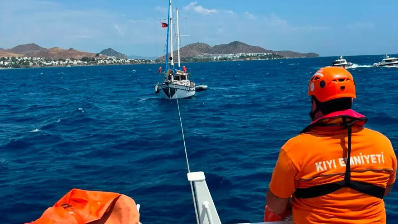 Bodrum'da arıza yapan teknedeki 10 kişi kurtarıldı