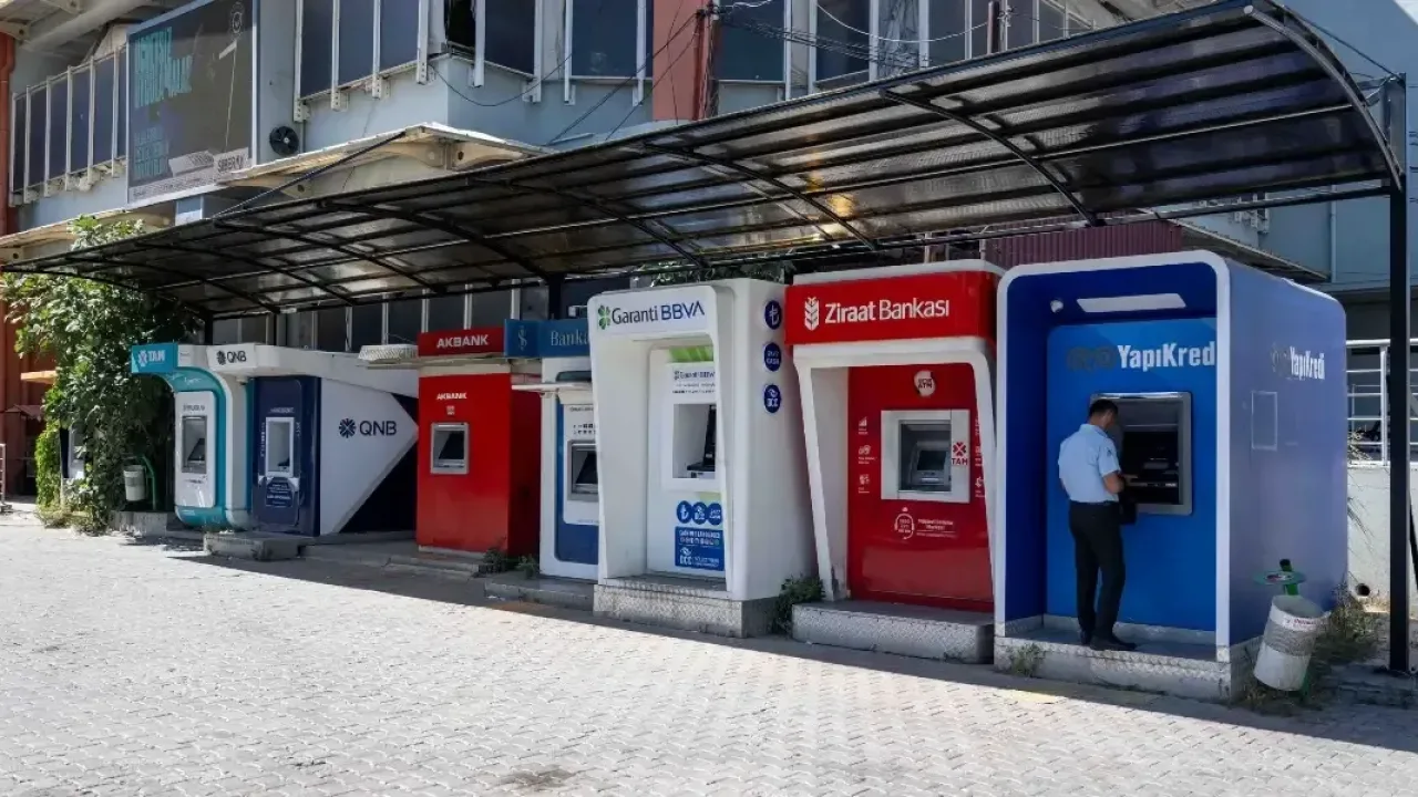Bornova’da kurye ve vatandaşlar için gölgelik projesi
