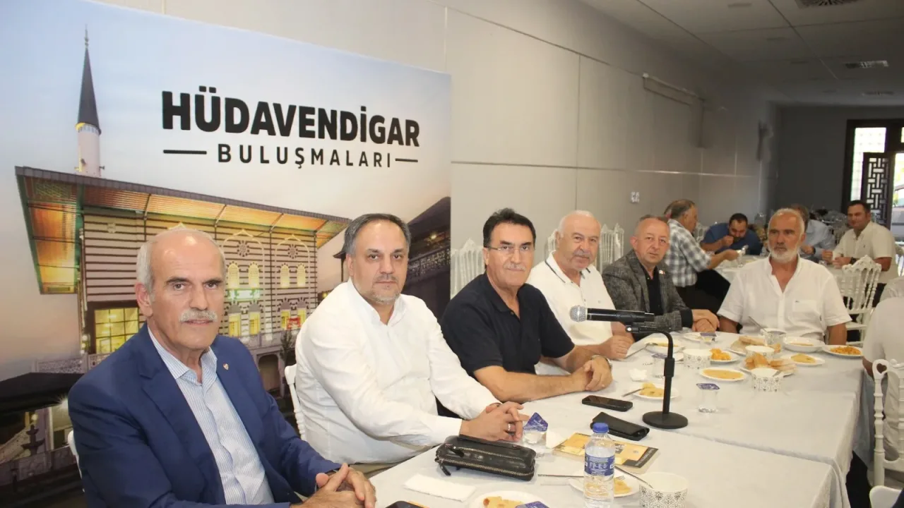 Bursa'da Mustafa Dündar 'Hüdavendigar Buluşmaları'nın konuğu oldu