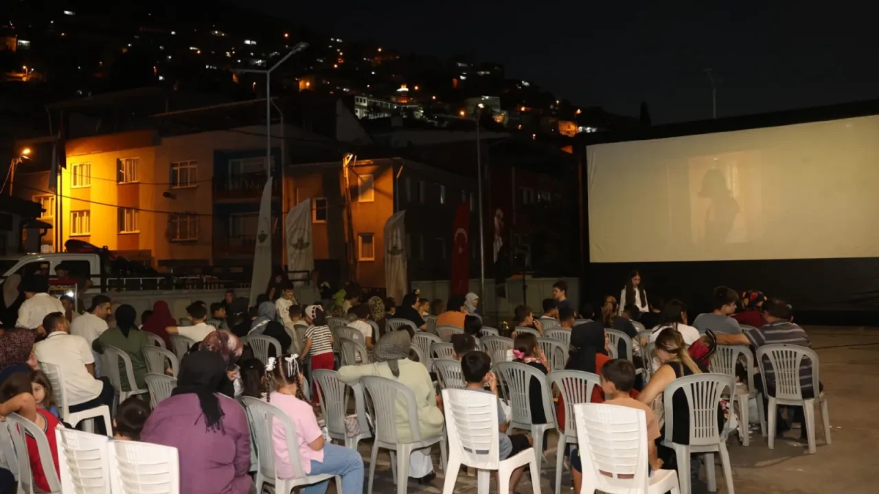 Bursa Osmangazi’de yaz akşamları sinema keyfiyle renklendi