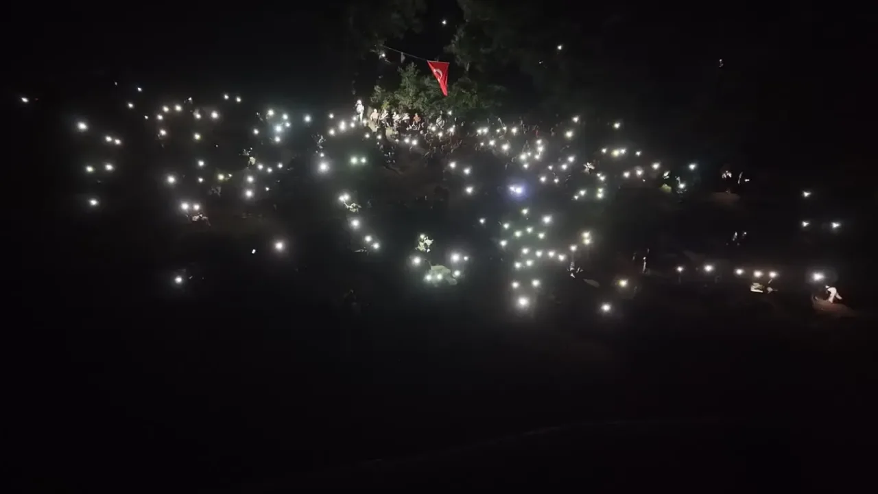 Bursa Yenişehir'de binlerce kişi gözlerini gökyüzüne çevirdi