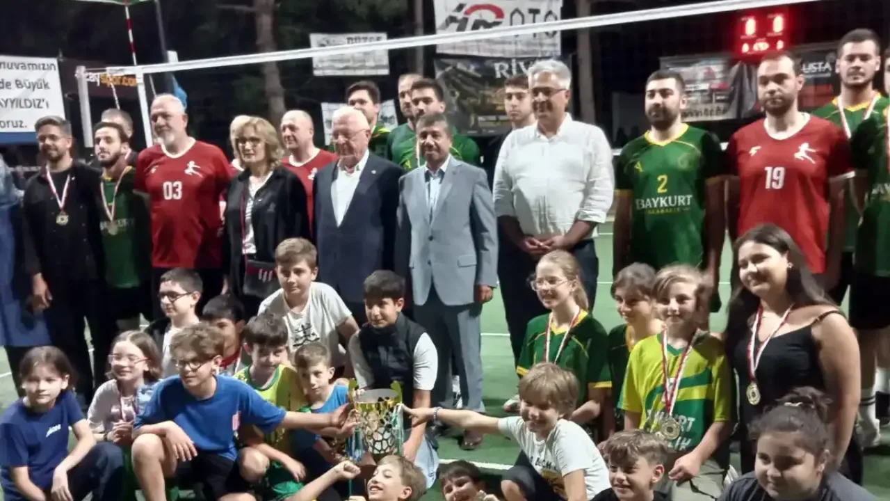 Düzce'de Bayramcı Voleybolunda Tahirağa Şampiyon