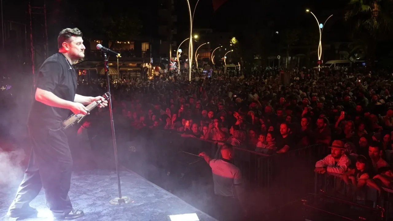 Ekin Uzunlar, Kocaeli’yi Karadeniz ezgileriyle coşturdu