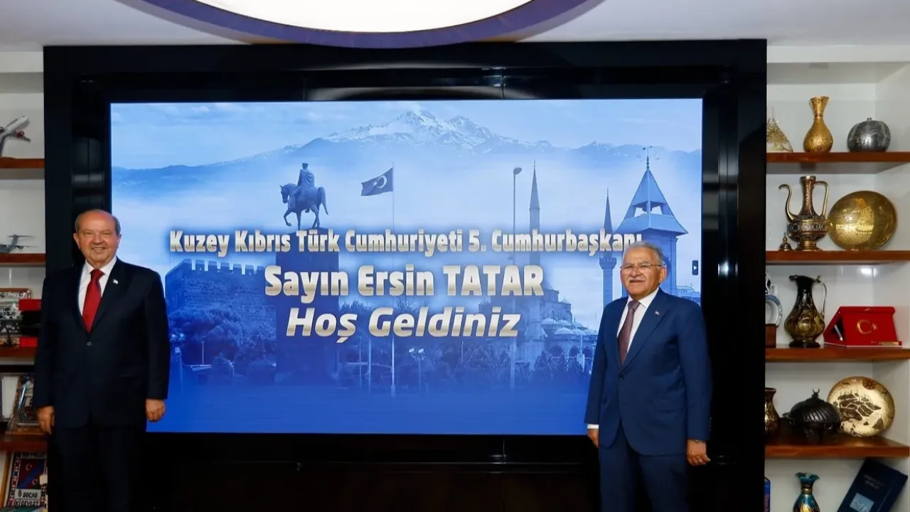 Ersin Tatar'dan Memduh Büyükkılıç'a Tebrik