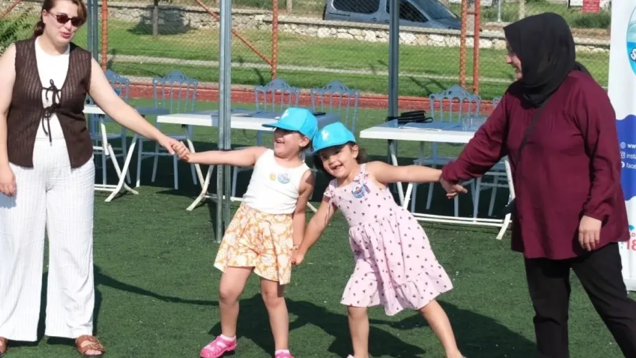 Eskişehir'de çocuklar ve aileler su kahramanı oldu