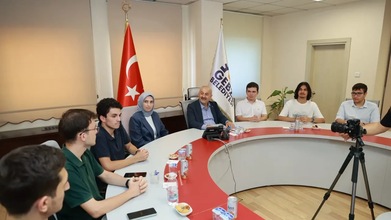 Gebze'de Başkan Büyükgöz YKS şampiyonlarını ağırladı