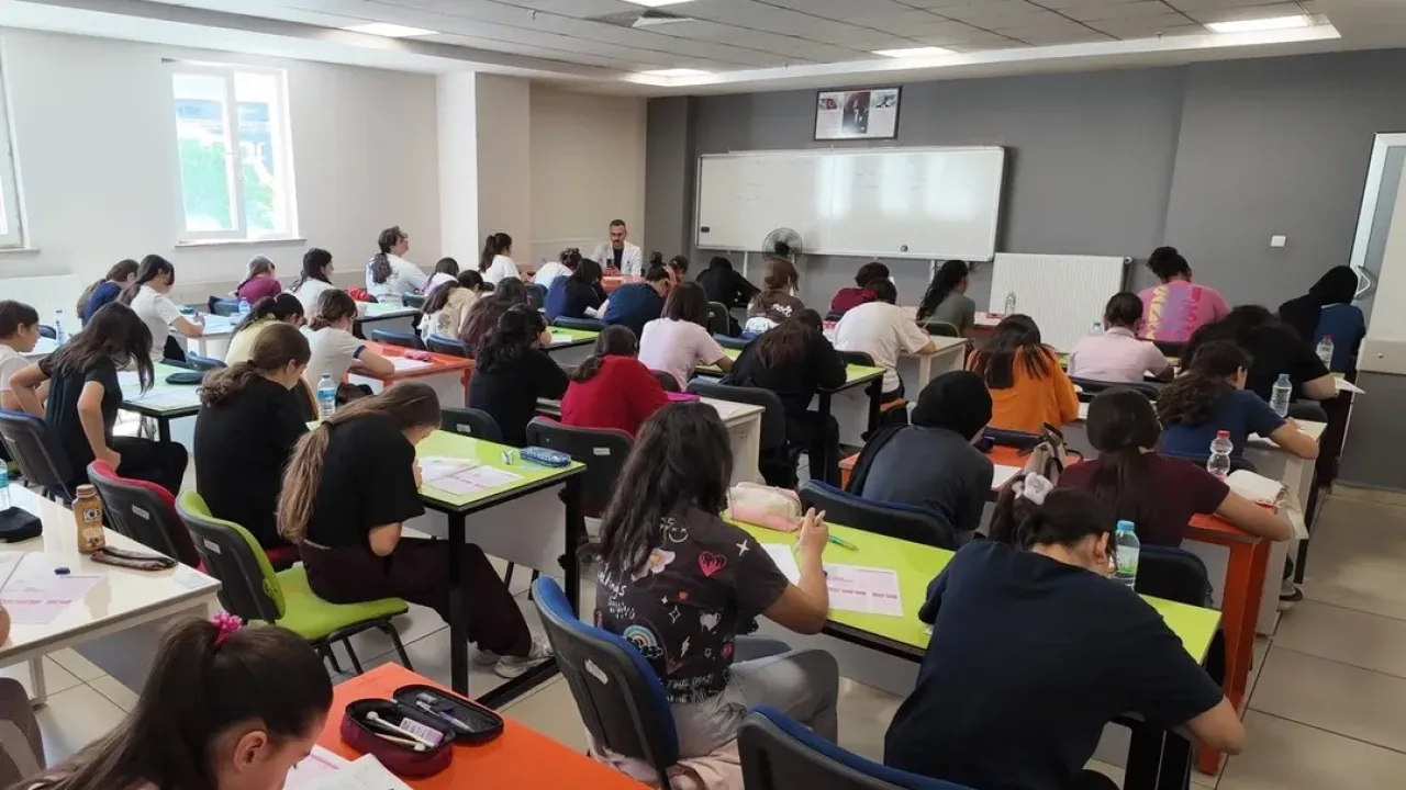 Kayseri KAYMEK LGS denemesinde yoğun katılım