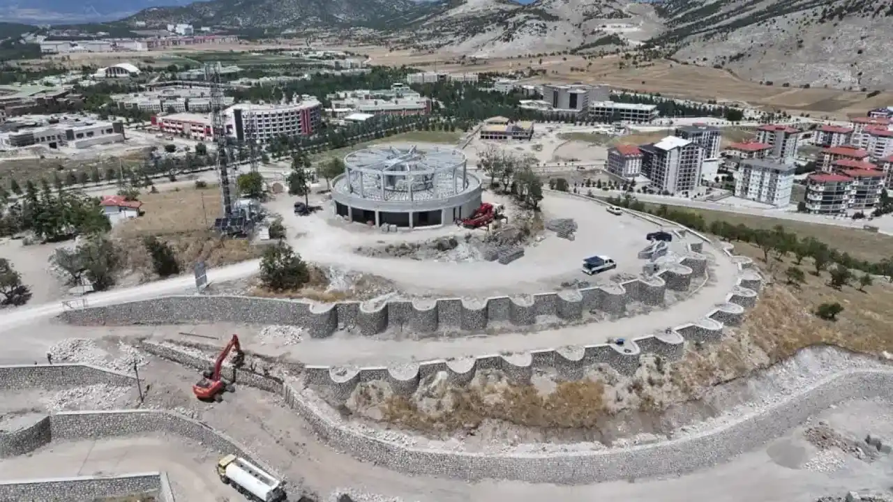 Isparta'da dönen restoran inşaatı hızla ilerliyor