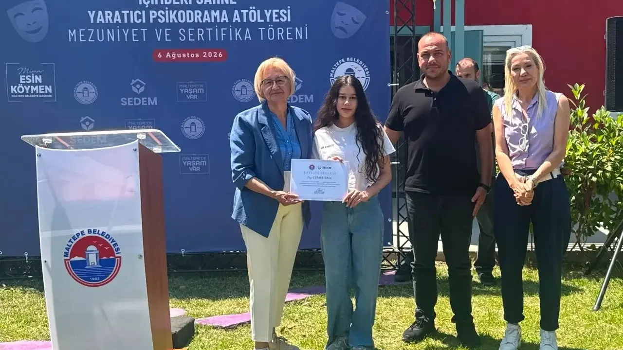 İstanbul Maltepe'de ''İçimdeki Sahne Atölyesi'' katılımcıları