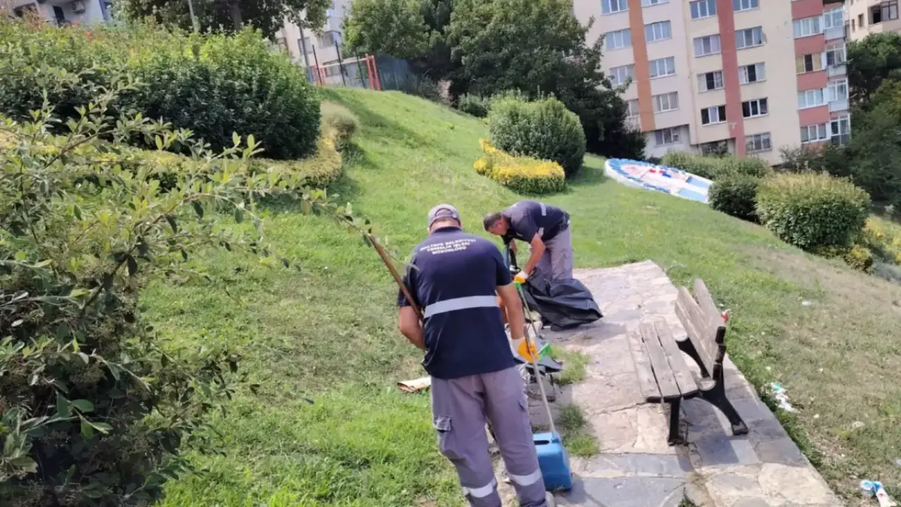 Maltepe'de Altıntepe'de kapsamlı temizlik operasyonu