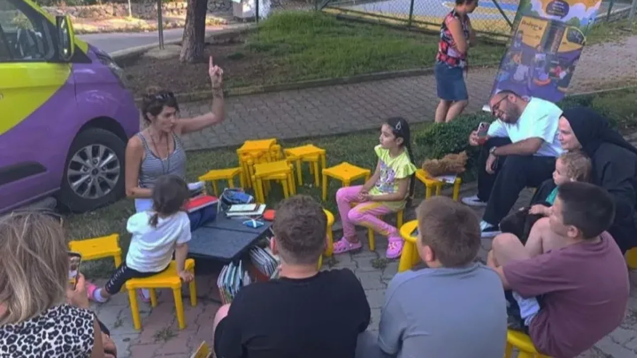 Maltepe'de çocuklar parklarda kitaplar ve oyunlarla buluştu