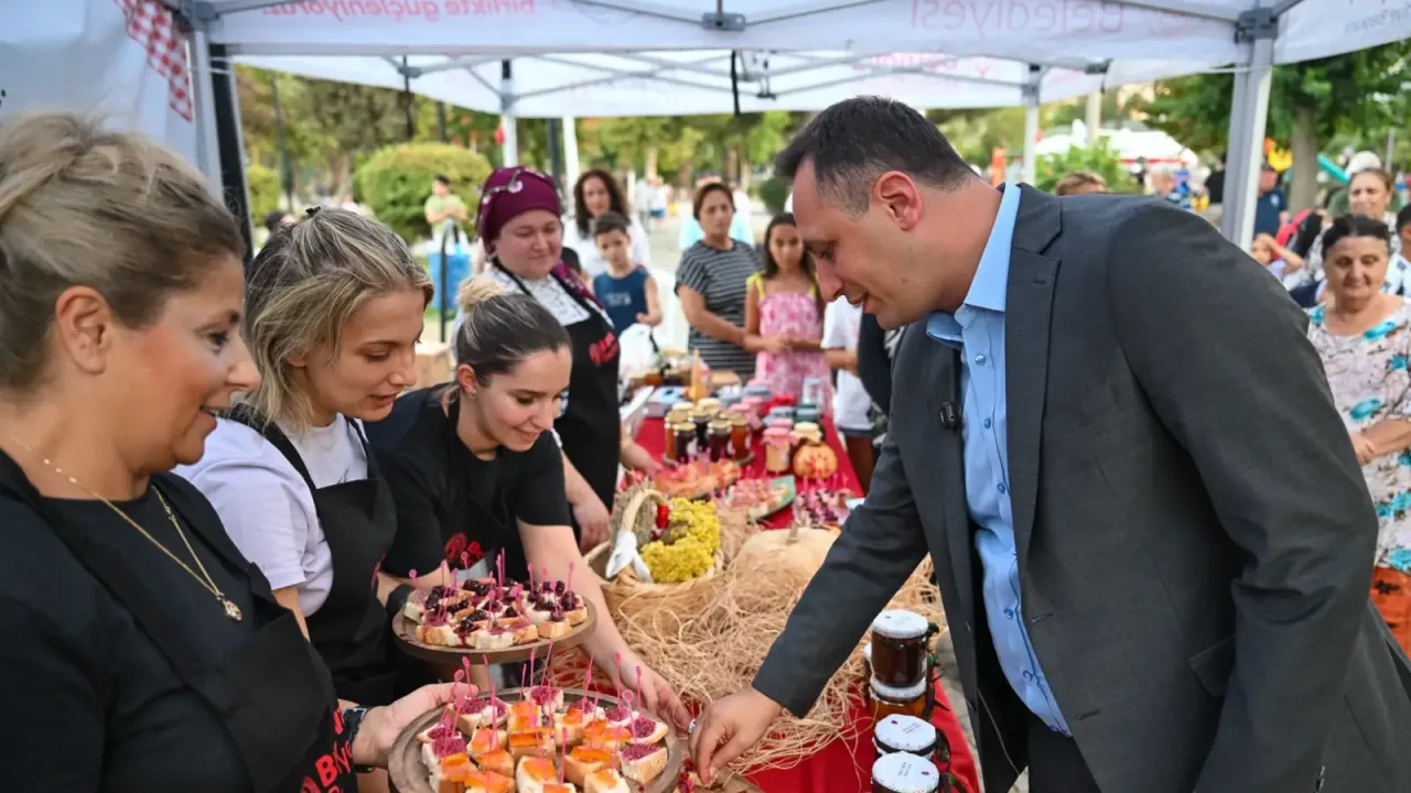İzmir Bornova’da doğal lezzetler halkla buluşuyor