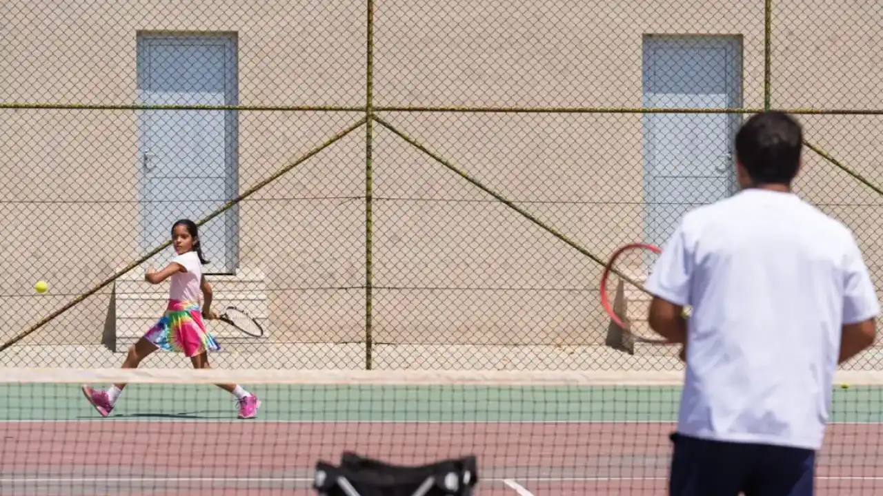 İzmir'de Baba-Kız Tenis Hikayesi