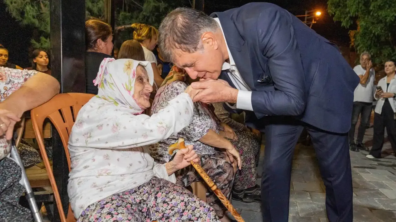 Tugay, İzmir'de köy meydanında sürpriz buluşma yaptı