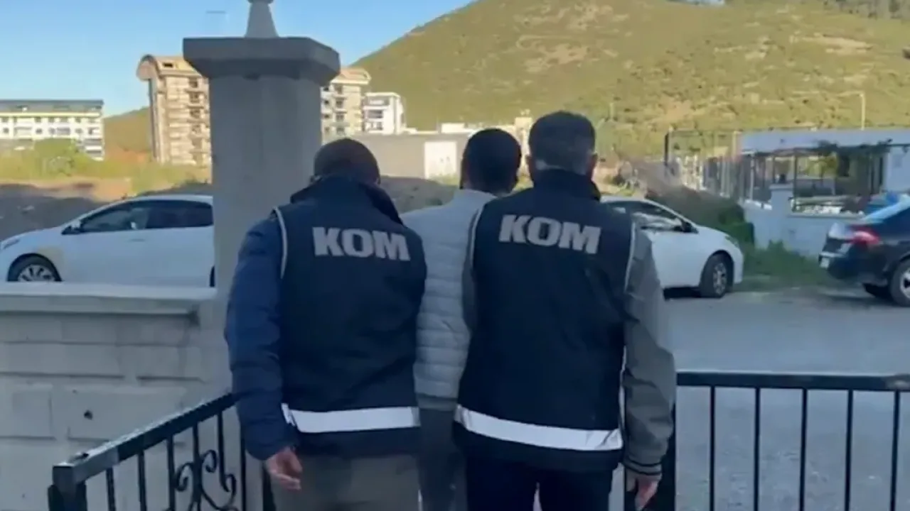 İzmir merkezli organize suç örgütüne operasyon! 36 şüpheliye eş zamanlı baskın
