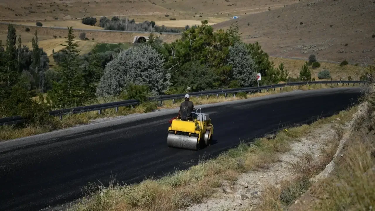Kayseri Büyükşehir'den kırsalda yol çalışması