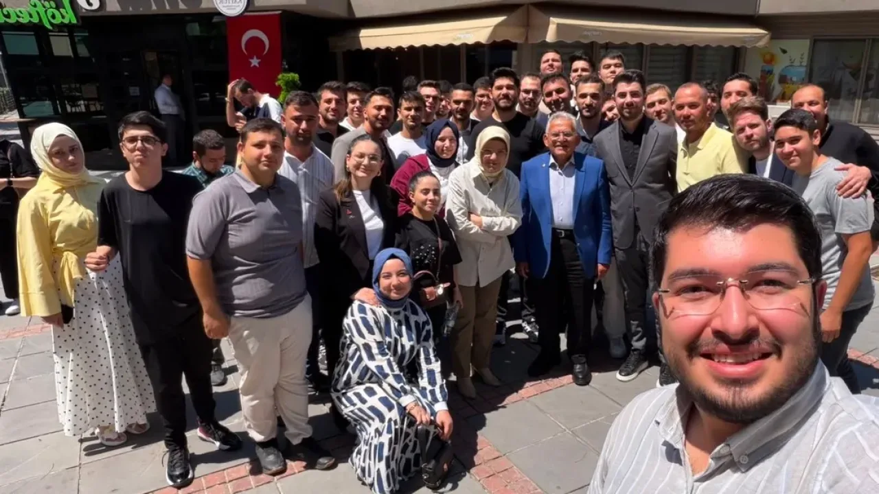 Kayseri'de Büyükkılıç Gençlerle Buluştu