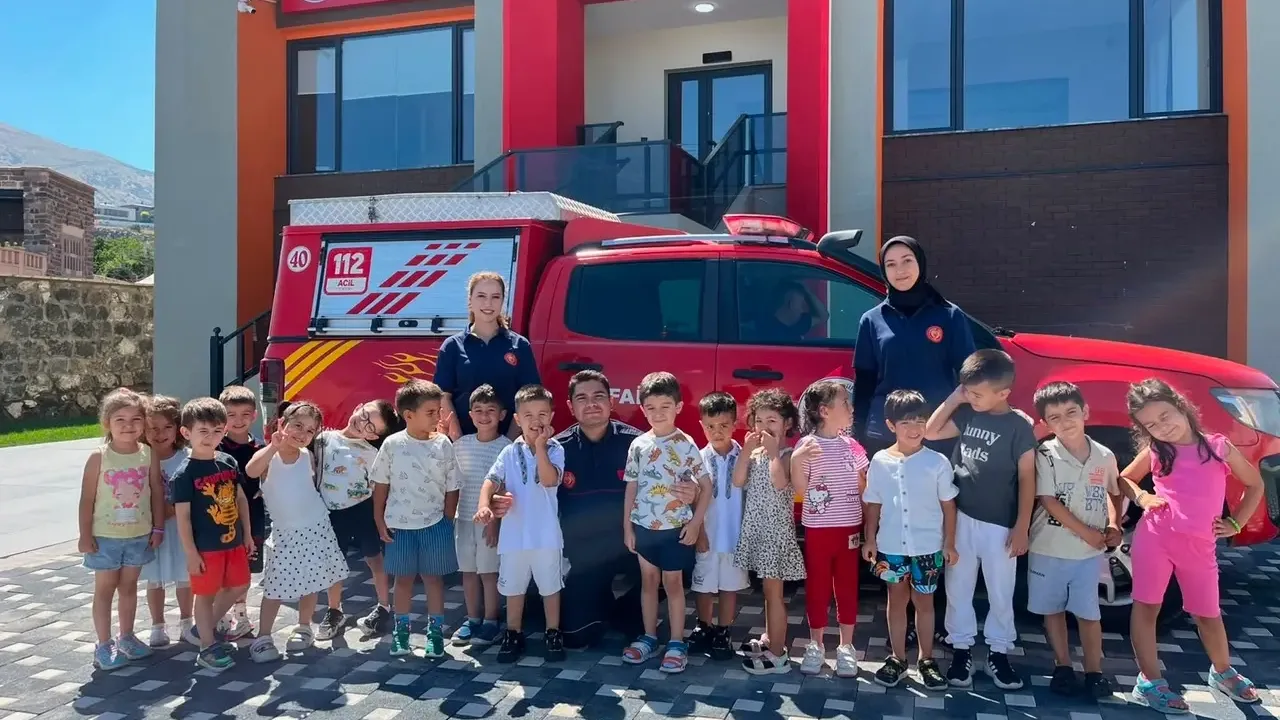 Kayseri İtfaiyesi'nden miniklere yangın eğitimi