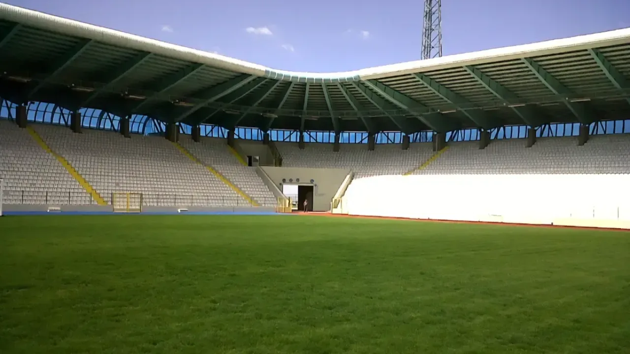 Kazım Karabekir Stadyumu'nun dört tribünü için tam kapasite