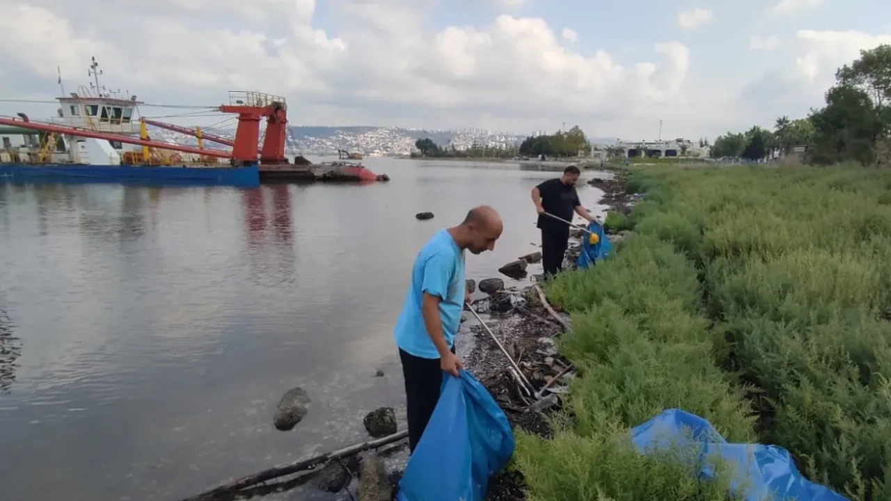 Kocaeli kıyılarında 10 ton atık temizlendi