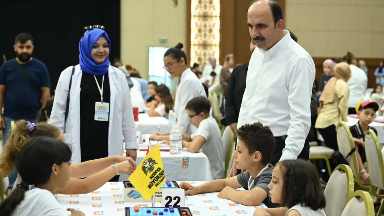 Konya'da Başkan Altay öğrencilerin heyecanına ortak oldu