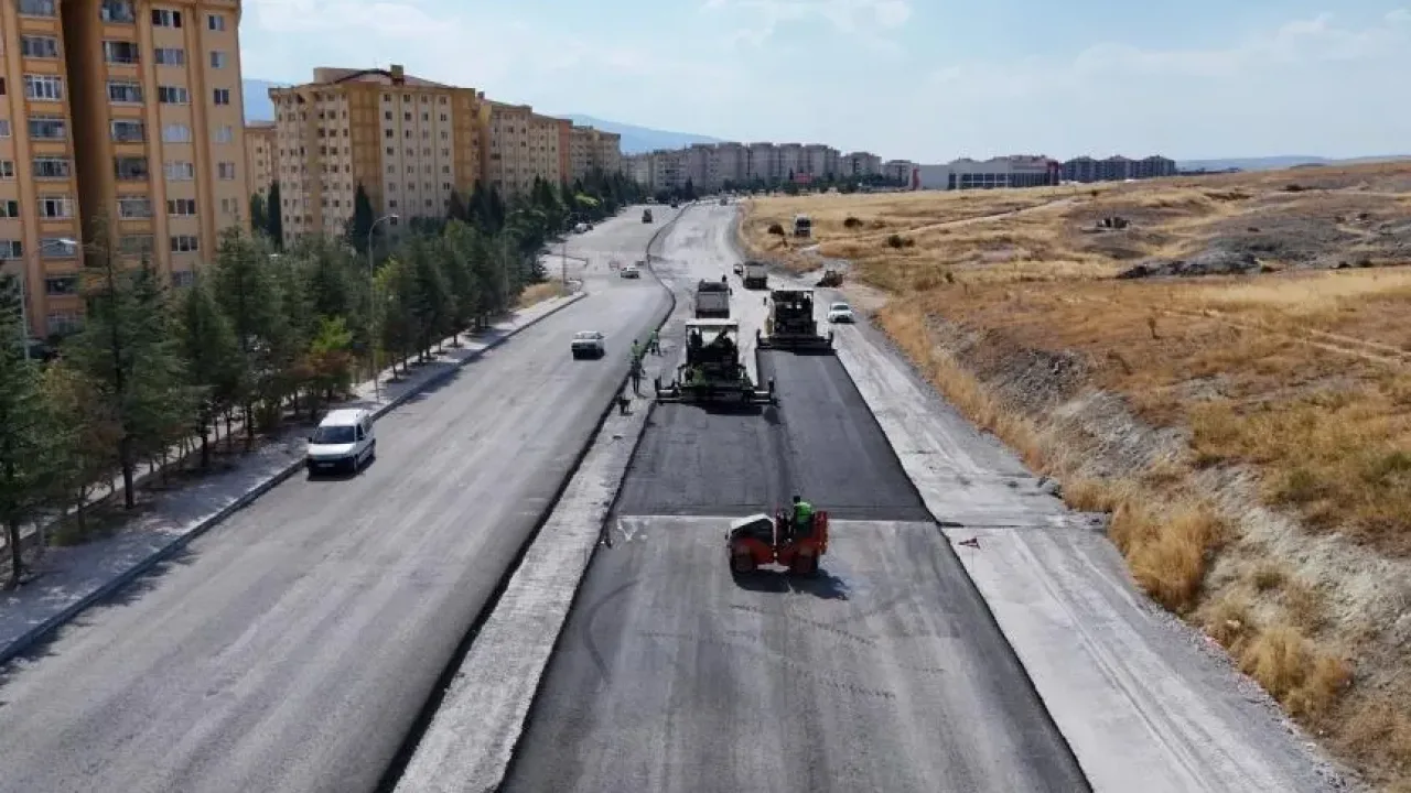 Kütahya’da asfalt çalışmaları sürüyor