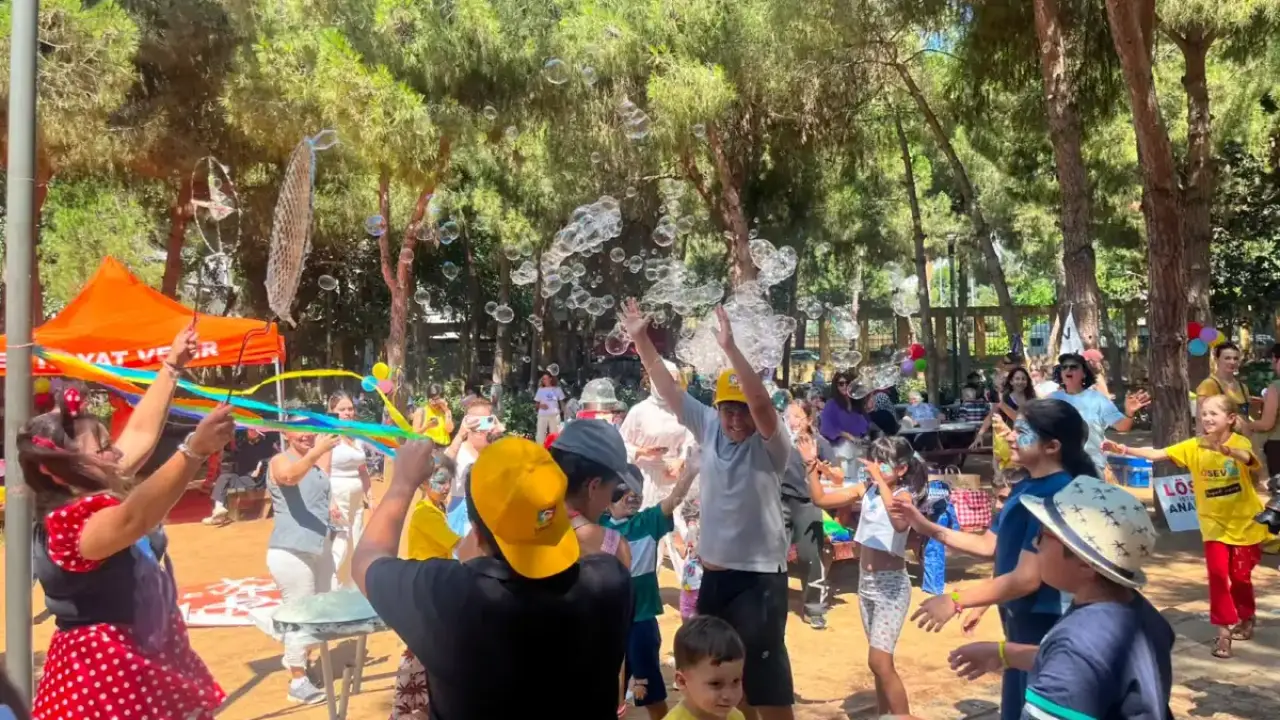 LÖSEV, Göztepe Özgürlük Parkı'nda aile pikniği düzenledi