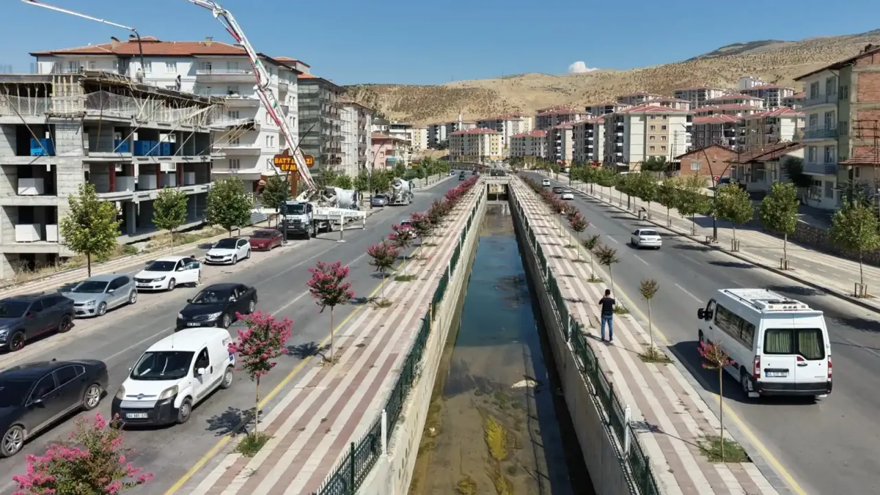 Malatya'da peyzaj projeleriyle yeşil alanlar yenileniyor